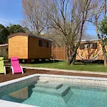 Roulotes De Charme Avec Piscine Chauffee Et Bain Nordique A *