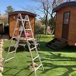 Roulotes De Charme Avec Piscine Chauffee Et Bain Nordique A Uzès