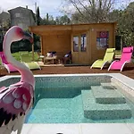 Roulotes De Charme Avec Piscine Chauffee Et Bain Nordique A Uzes