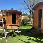 Alpstuga Roulotes De Charme Avec Piscine Chauffee Et Bain Nordique A