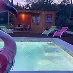 Roulotes De Charme Avec Piscine Chauffee Et Bain Nordique A Uzes シャレー *