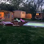 Roulotes De Charme Avec Piscine Chauffee Et Bain Nordique A
