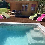 Roulotes De Charme Avec Piscine Chauffee Et Bain Nordique A * Uzès