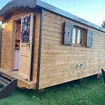 Roulotes De Charme Avec Piscine Chauffee Et Bain Nordique A Alpstuga *