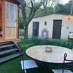 シャレー Roulotes De Charme Avec Piscine Chauffee Et Bain Nordique A Uzes *