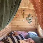 Roulotes De Charme Avec Piscine Chauffee Et Bain Nordique A Alpstuga *
