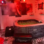 Roulotes De Charme Avec Piscine Chauffee Et Bain Nordique A Uzes * ユゼ