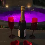 Roulotes De Charme Avec Piscine Chauffee Et Bain Nordique A Alpstuga