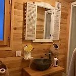 Roulotes De Charme Avec Piscine Chauffee Et Bain Nordique A