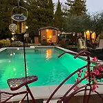 Roulotes De Charme Avec Piscine Chauffee Et Bain Nordique A * Uzès