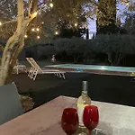 Roulotes De Charme Avec Piscine Chauffee Et Bain Nordique A Alpstuga *
