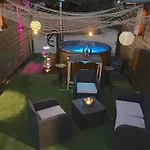 Roulotes De Charme Avec Piscine Chauffee Et Bain Nordique A