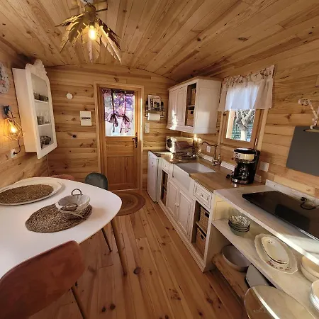Chalet Roulottes & Spa Du Pont Des Charrettes *