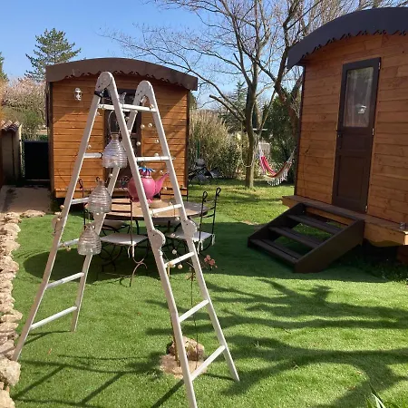 Roulottes & Spa Du Pont Des Charrettes Uzès