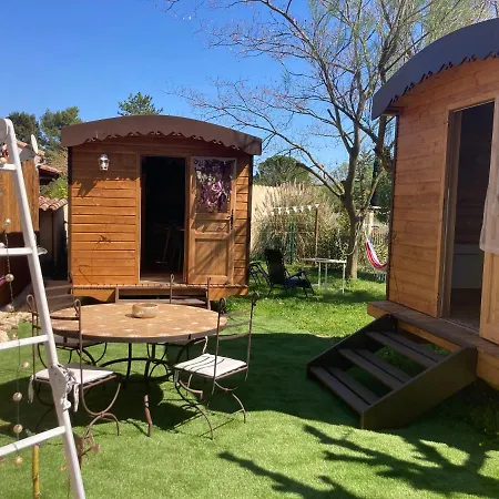 Шале Roulotes De Charme Avec Piscine Chauffee Et Bain Nordique A Uzes
