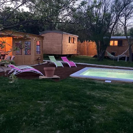 Roulottes & Spa Du Pont Des Charrettes