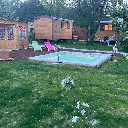 Chalet Roulottes & Spa Du Pont Des Charrettes