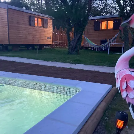 Шале Roulotes De Charme Avec Piscine Chauffee Et Bain Nordique A Uzes *