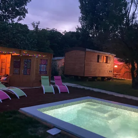 Roulottes & Spa Du Pont Des Charrettes