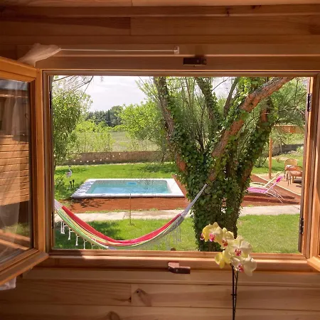 Шале Roulotes De Charme Avec Piscine Chauffee Et Bain Nordique A Uzes