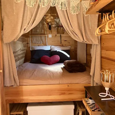 Roulotes De Charme Avec Piscine Chauffee Et Bain Nordique A Alpstuga