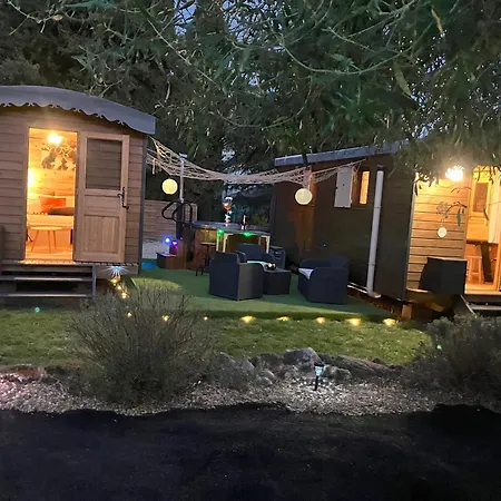 Roulotes De Charme Avec Piscine Chauffee Et Bain Nordique A Alpstuga *