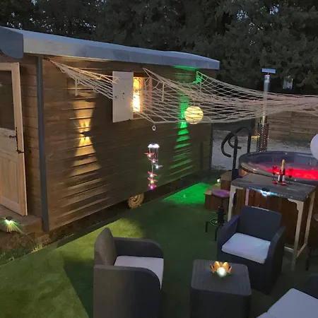 Alpstuga Roulotes De Charme Avec Piscine Chauffee Et Bain Nordique A Uzès