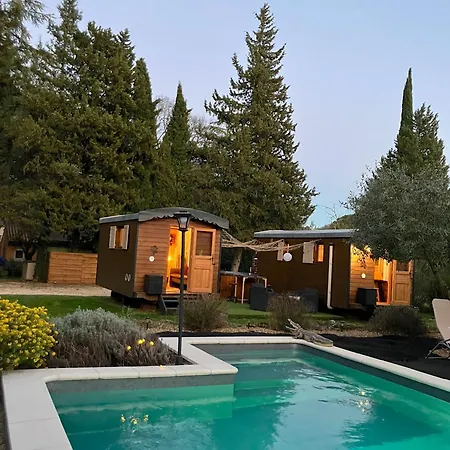 Roulotes De Charme Avec Piscine Chauffee Et Bain Nordique A * Uzès