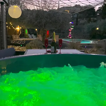 Шале Roulotes De Charme Avec Piscine Chauffee Et Bain Nordique A *