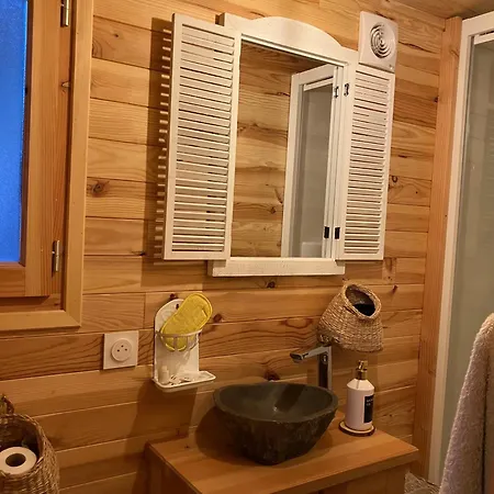 Roulotes De Charme Avec Piscine Chauffee Et Bain Nordique A