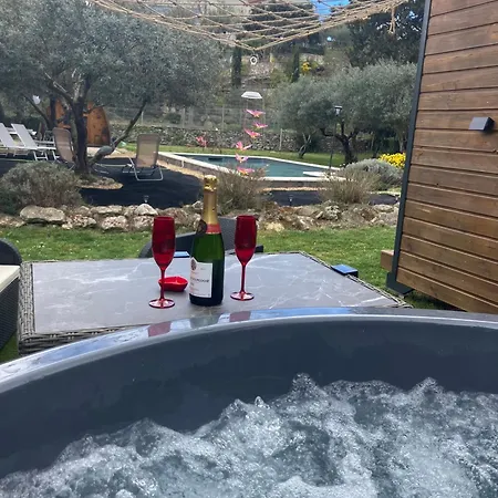 Шале Roulotes De Charme Avec Piscine Chauffee Et Bain Nordique A *