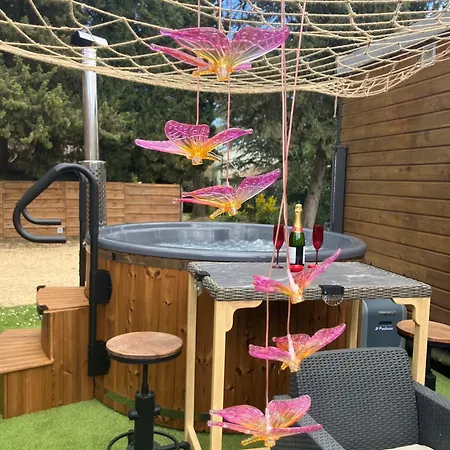 Roulotes De Charme Avec Piscine Chauffee Et Bain Nordique A