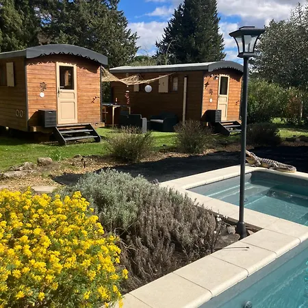 Шале Roulotes De Charme Avec Piscine Chauffee Et Bain Nordique A Юзес