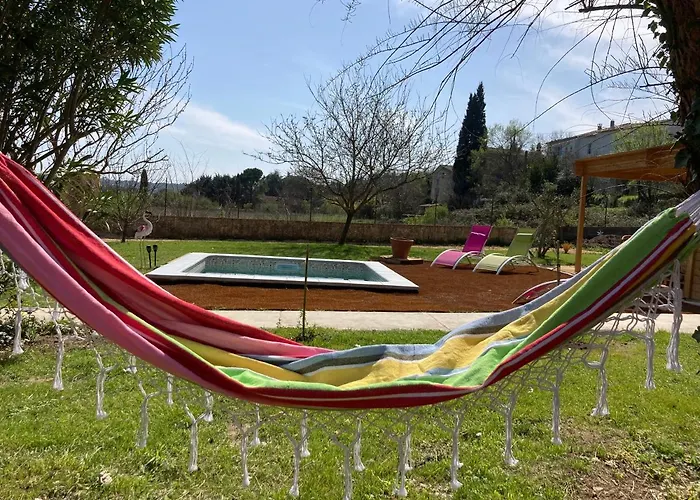 Roulotes De Charme Avec Piscine Chauffee Et Bain Nordique A Uzes Шале *