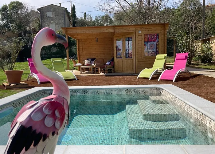 Roulotes De Charme Avec Piscine Chauffee Et Bain Nordique A Uzes