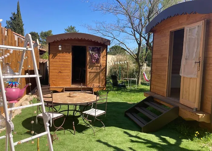 Шале Roulotes De Charme Avec Piscine Chauffee Et Bain Nordique A Uzes