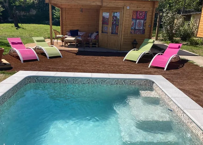 Roulotes De Charme Avec Piscine Chauffee Et Bain Nordique A Uzes * Юзес