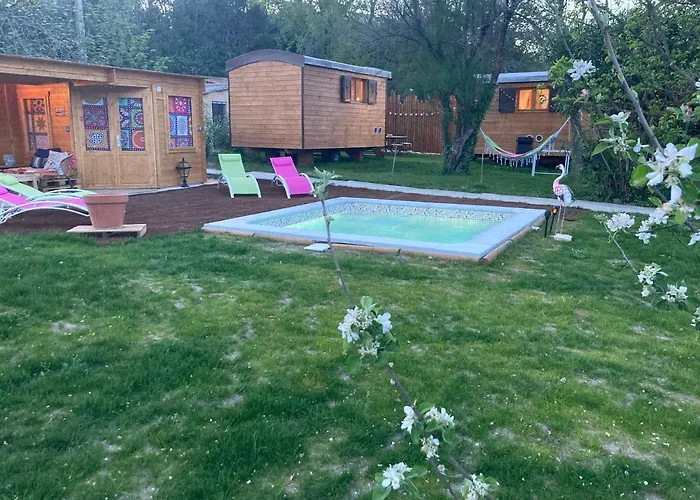 Шале Roulotes De Charme Avec Piscine Chauffee Et Bain Nordique A Uzes