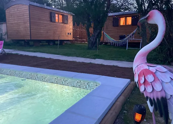 Шале Roulotes De Charme Avec Piscine Chauffee Et Bain Nordique A Uzes *
