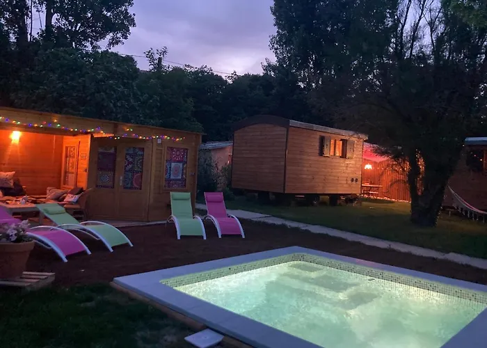 Roulottes & Spa Du Pont Des Charrettes