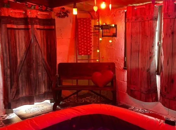 Шале Roulotes De Charme Avec Piscine Chauffee Et Bain Nordique A Uzes