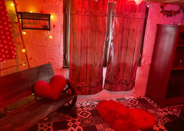 Шале Roulotes De Charme Avec Piscine Chauffee Et Bain Nordique A Uzes *